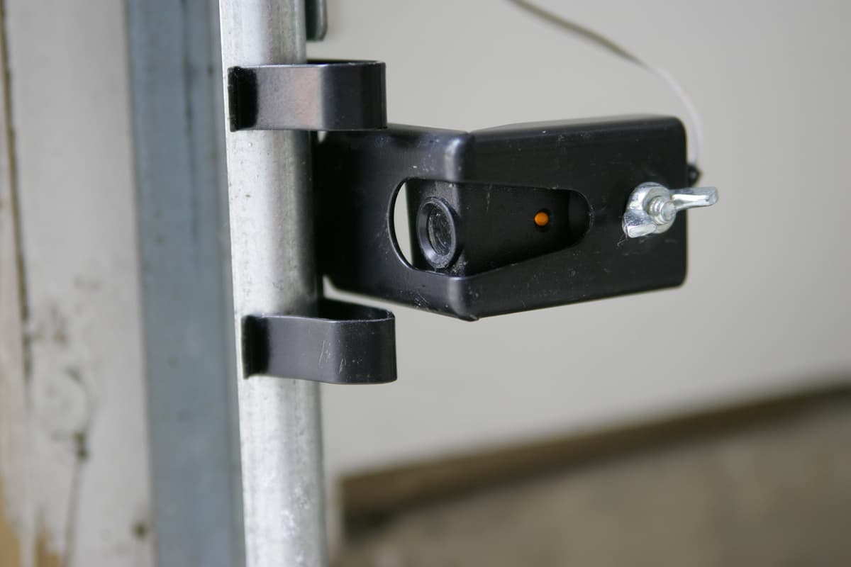 Genie Garage Door Opener Sensor Flashing Red: Troubleshooting Guide