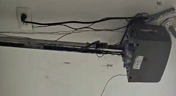 Genie Garage Door Opener Screw Drive Won'T Turn